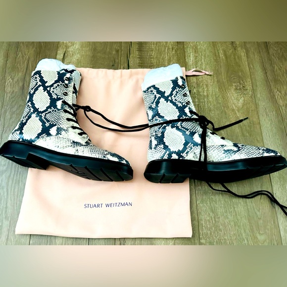Stuart Weitzman Mc Kenzee python embossed combat boot NEW + dust bag. Size 6.5 - Picture 8 of 9